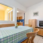 Stunning In Apartment Sveti Filip i Jakov